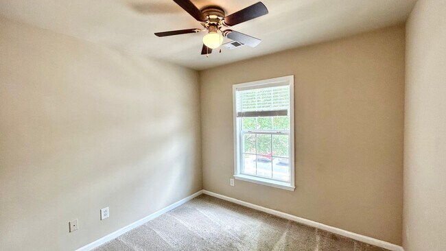 Building Photo - 933 Prestwyck Ct
