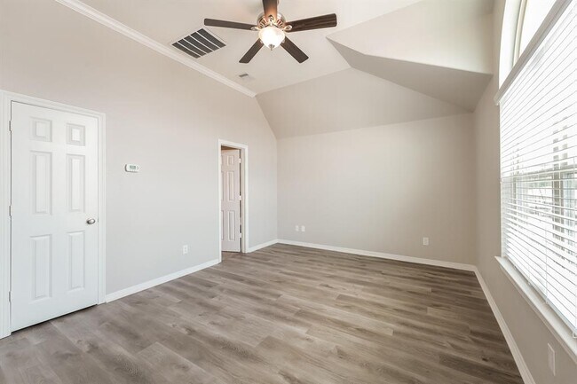 Building Photo - 9930 Spring Shadows Park Cir