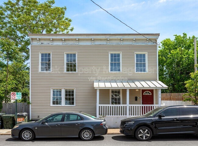 Building Photo - 819 Kinney St