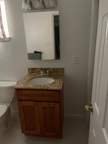 Bathroom - 2525 Annunciation St
