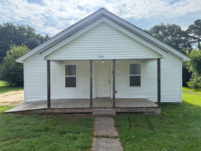 Primary Photo - Charming 2BR House in Gleason