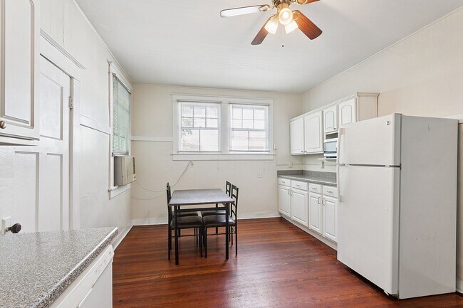 Building Photo - lrf2320