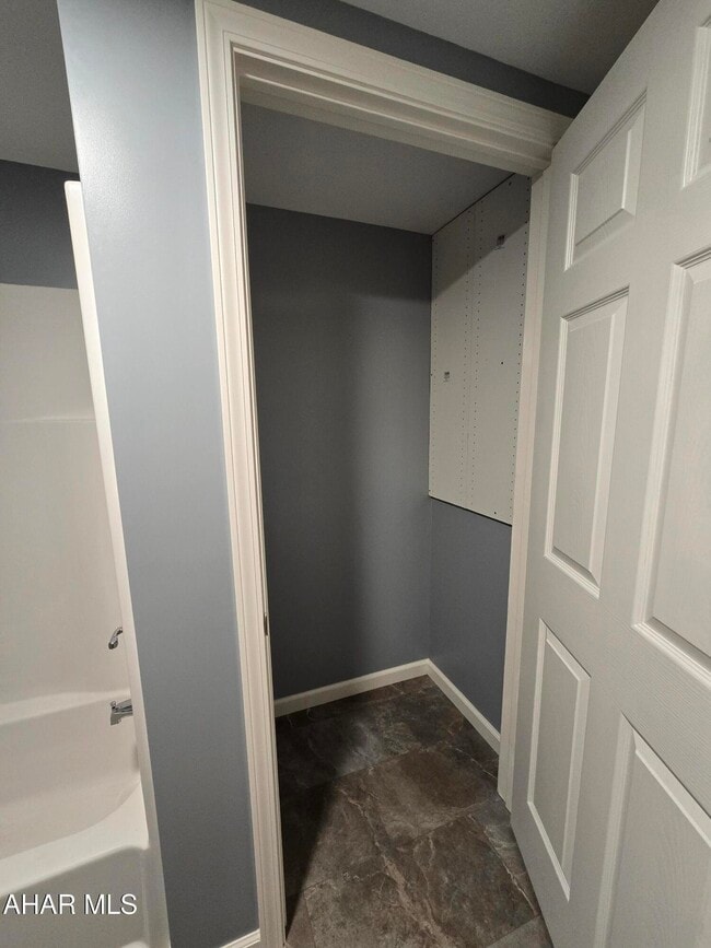 Building Photo - 1654 Quaker Valley Rd