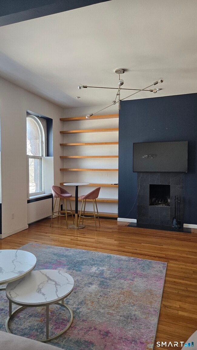 Building Photo - 556 Chapel St