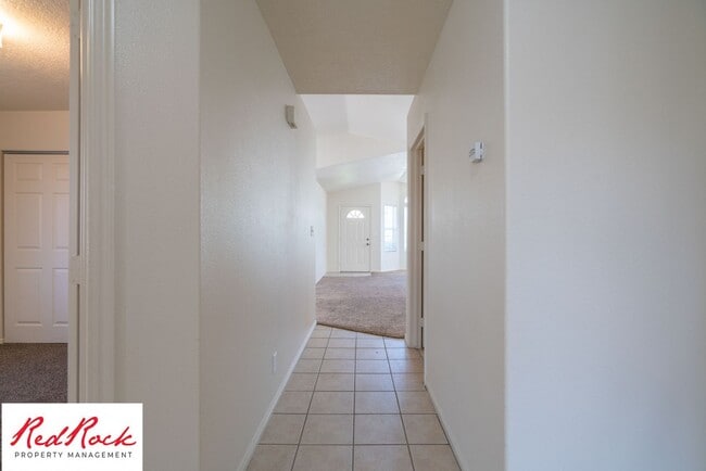Building Photo - 2620 E 700 N