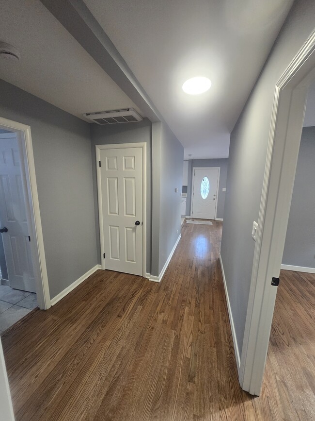 Building Photo - 22 N Lewis Ave