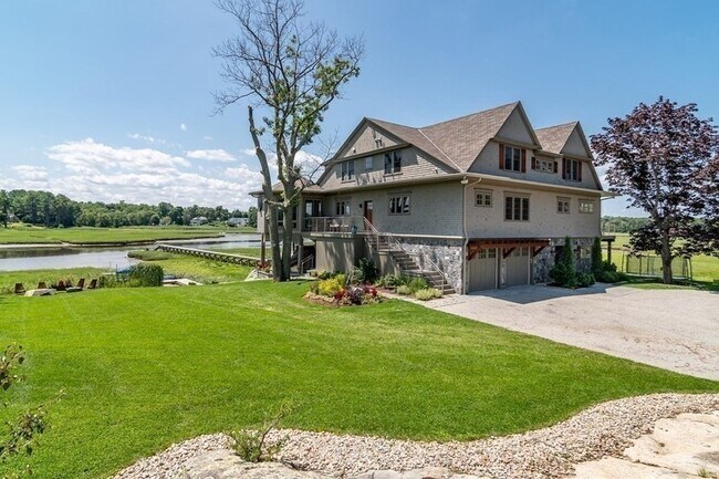 Building Photo - 67 Border St