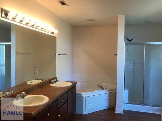 Building Photo - 124 Wayfair Ln