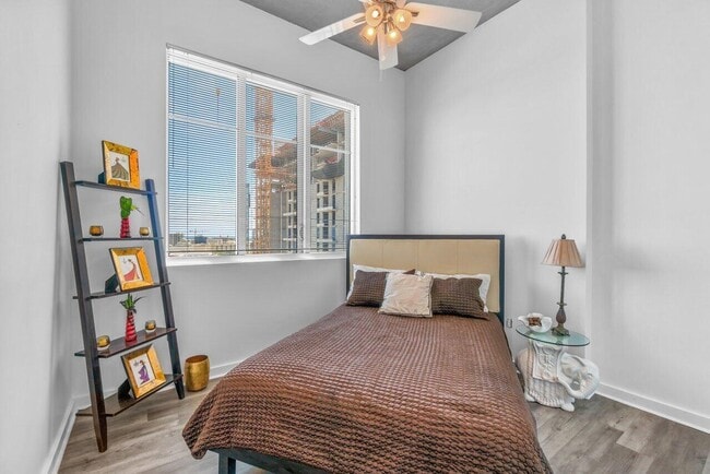 Building Photo - 300 S Australian Ave