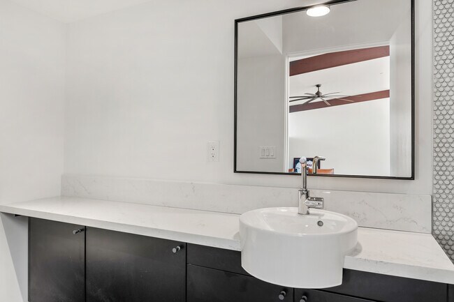 Building Photo - 4925 E Red Rock Dr