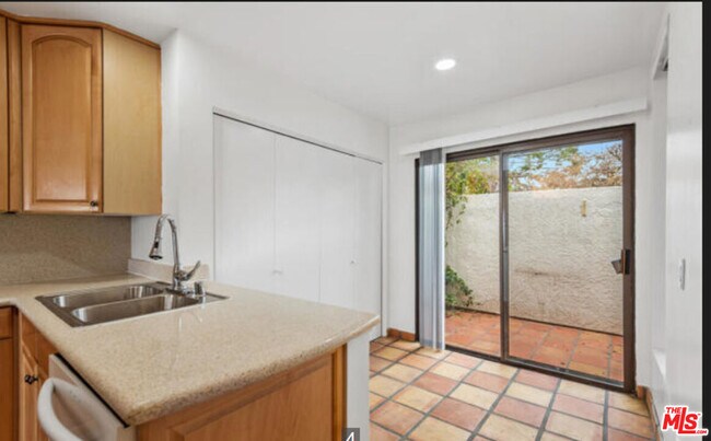 Building Photo - 6798 Las Olas Way