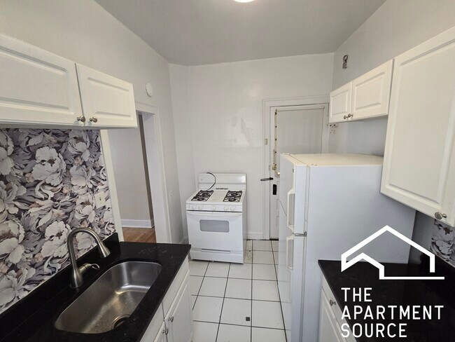 Building Photo - 1452 Oak Ave
