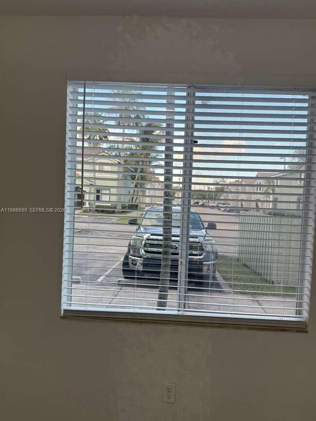 Building Photo - 2470 SE 15th Pl