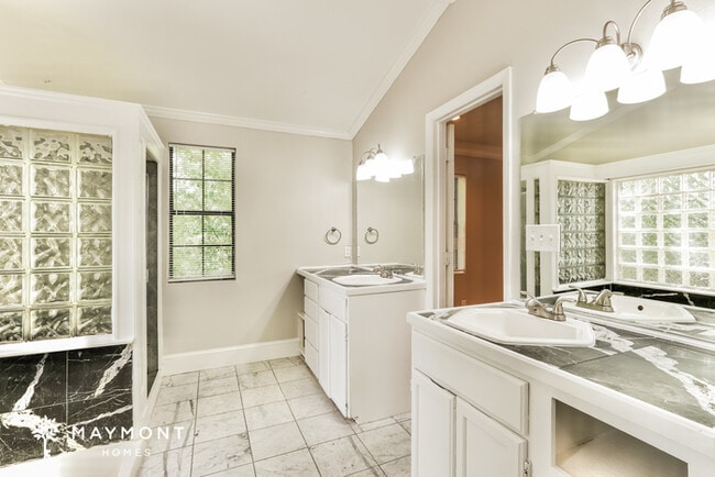 Building Photo - Spacious 4 Bedroom Home in Martinez