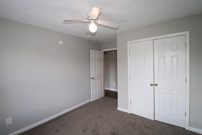 Building Photo - 215 Elkchester Cir