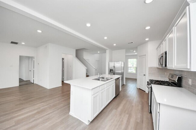 Building Photo - 24063 Hawthorn Lks Dr