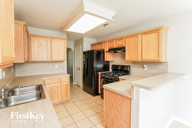 Building Photo - 24027 Holleygate Ct