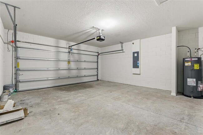 Building Photo - 3912 Giorgio Dr