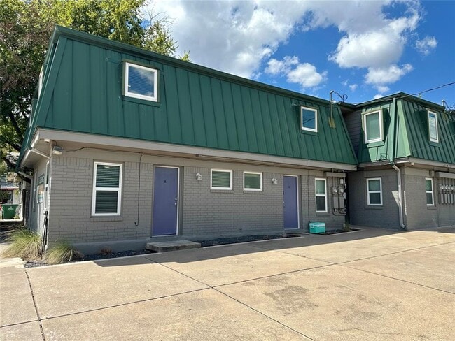 Building Photo - 2612 Rogers Ave