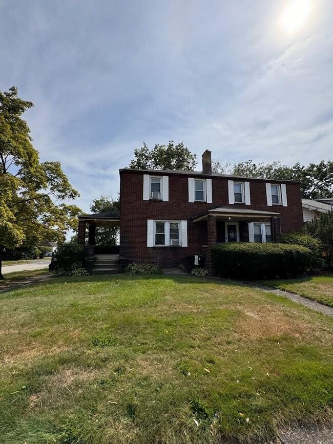 Building Photo - 453 E Kline St