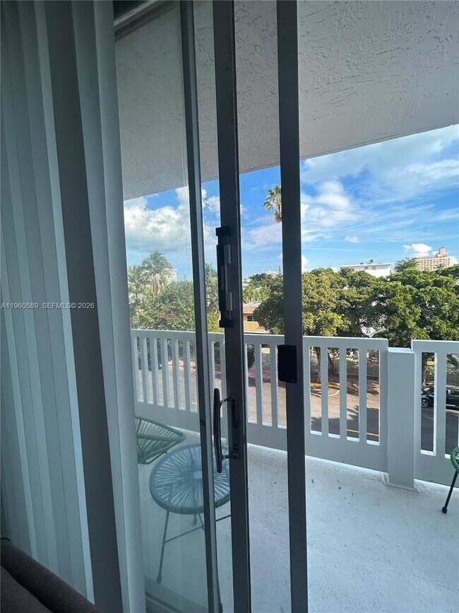 Building Photo - 910 Michigan Ave