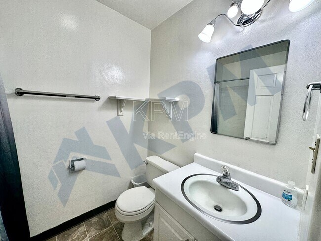 Building Photo - 875 W Alpine Ave