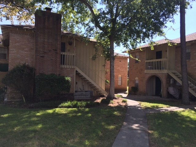 Building Photo - Hollister Apartments