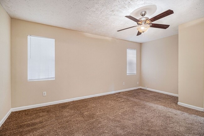 Building Photo - 4 Bedroom 3 Bath House