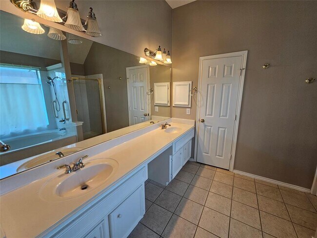 Building Photo - 4434 Grove Park Dr