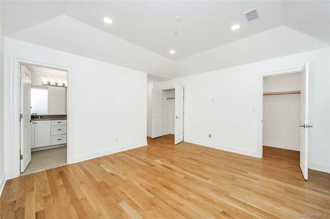 Building Photo - 233 Lincoln Ave