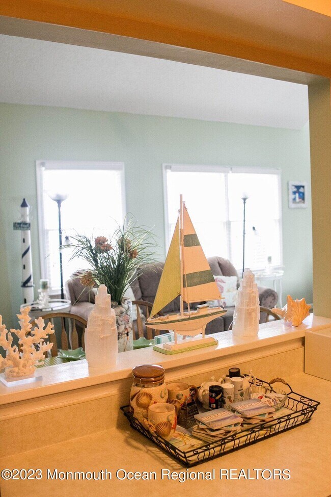 Building Photo - 10 SE Central Ave