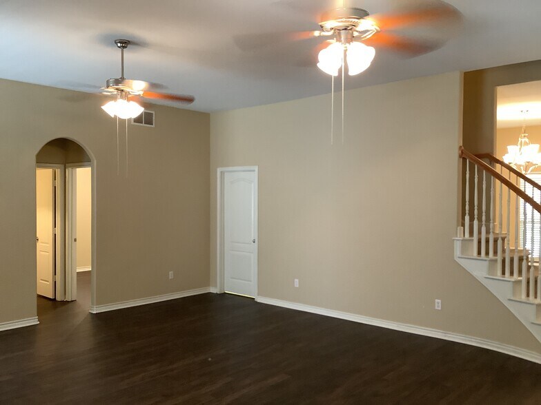 Building Photo - 1506 Melanie Trl