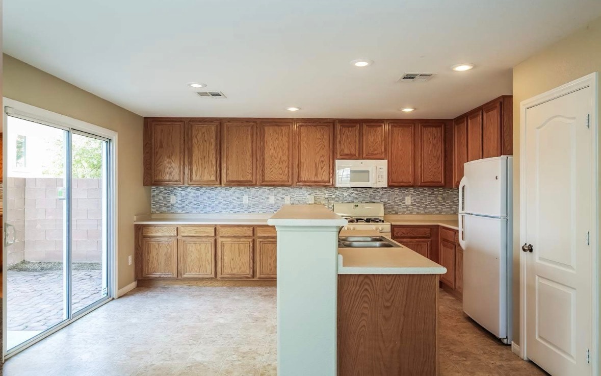 Building Photo - 5024 Valley Dr