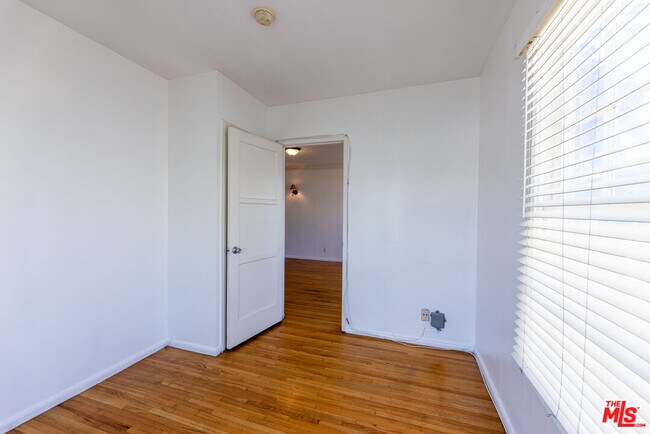 Building Photo - 8537 Cashio St