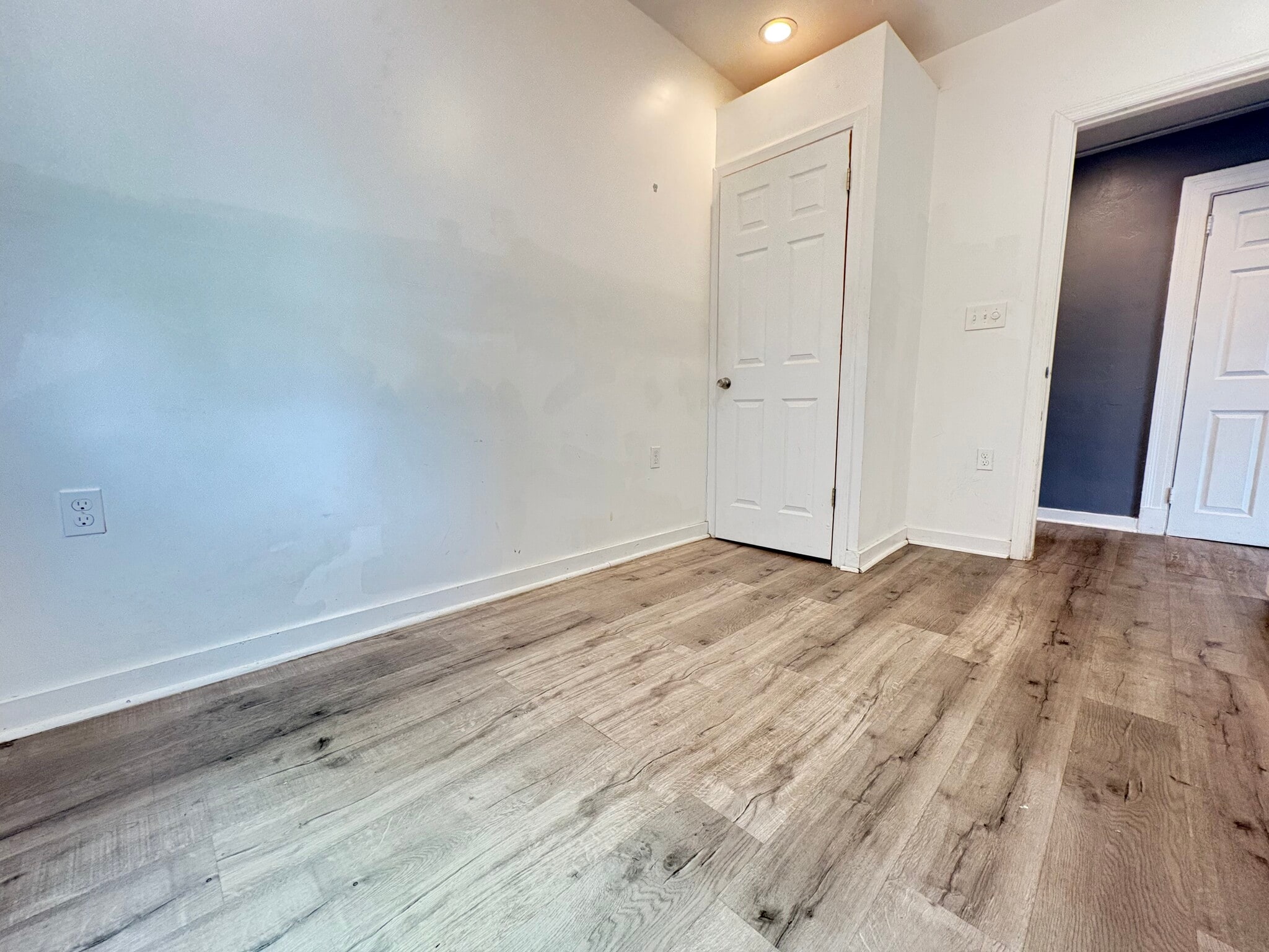 Building Photo - 5807 Hobart St