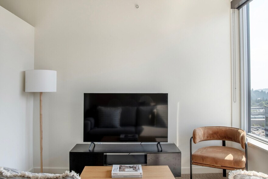 Building Photo - 10349 NE 10th St