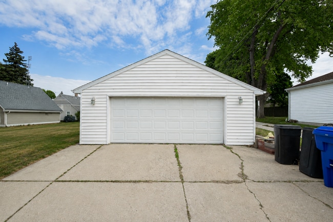 Building Photo - 7031 40th Ave