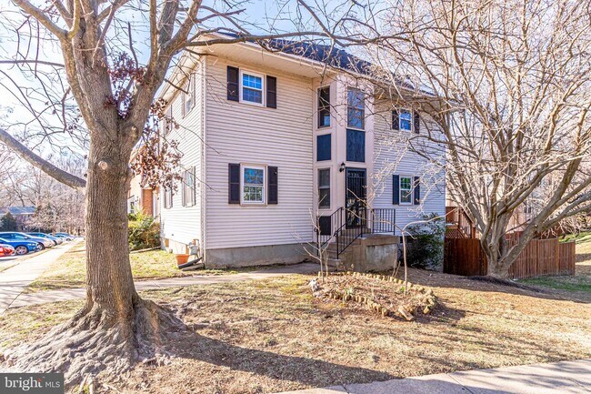 Building Photo - 3000 Winter Pine Ct