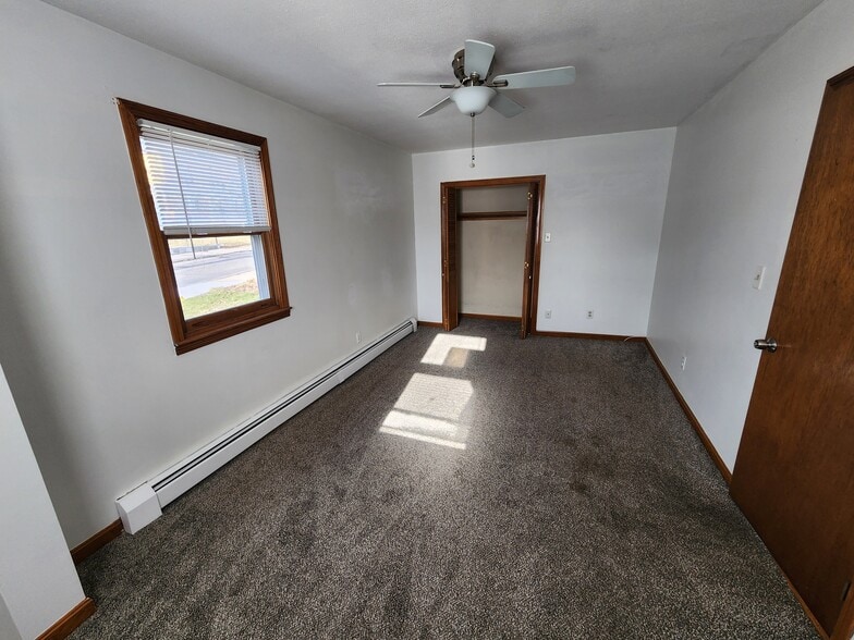 Building Photo - 31 Elm St