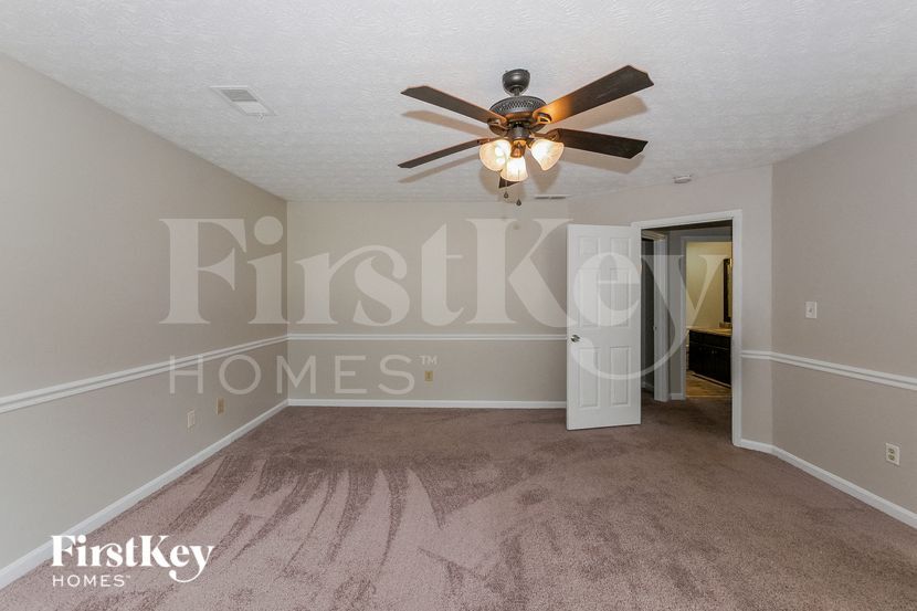 Building Photo - 180 Windsor Dr