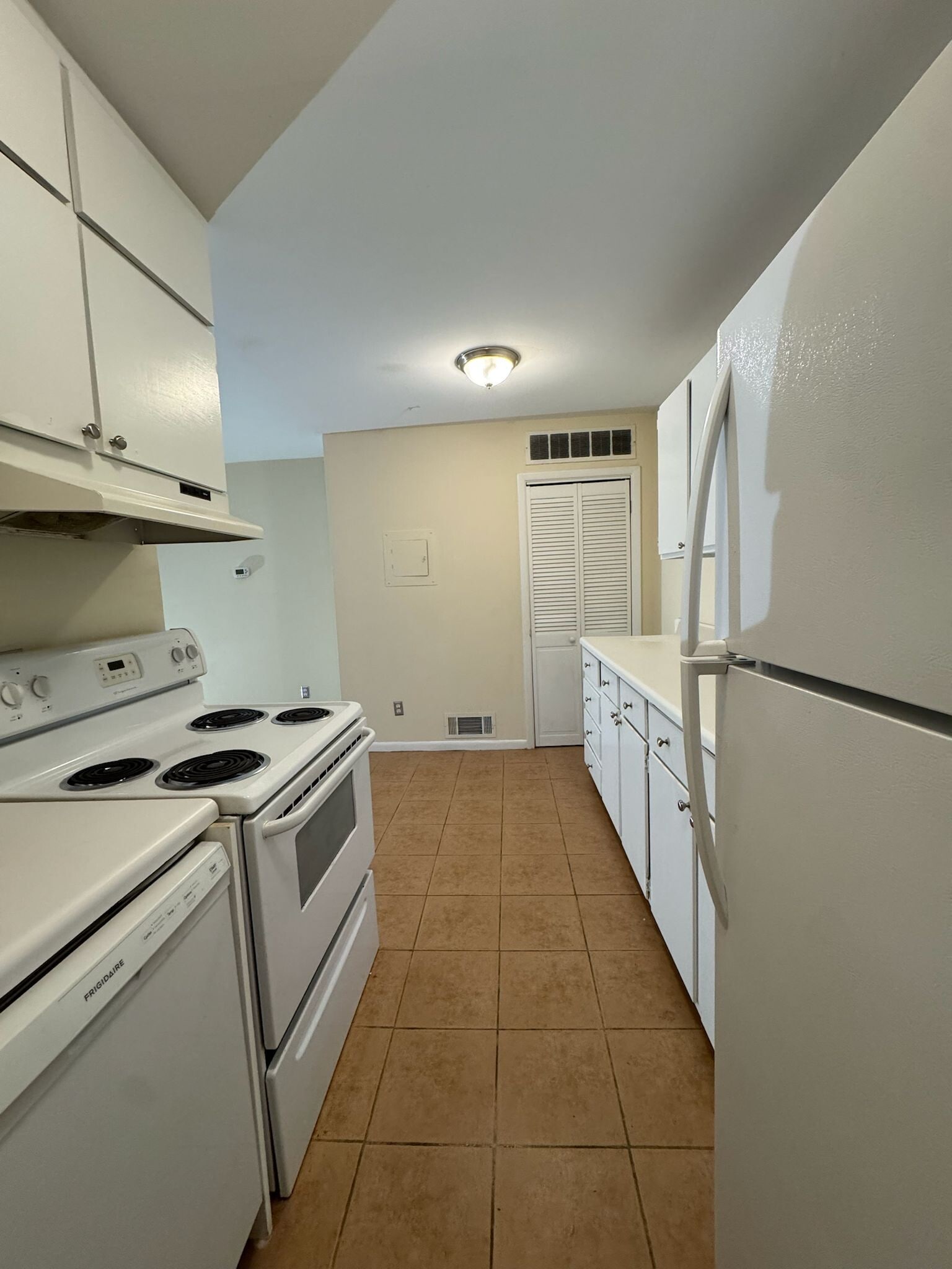 Building Photo - 3668 Kingsboro Rd NE