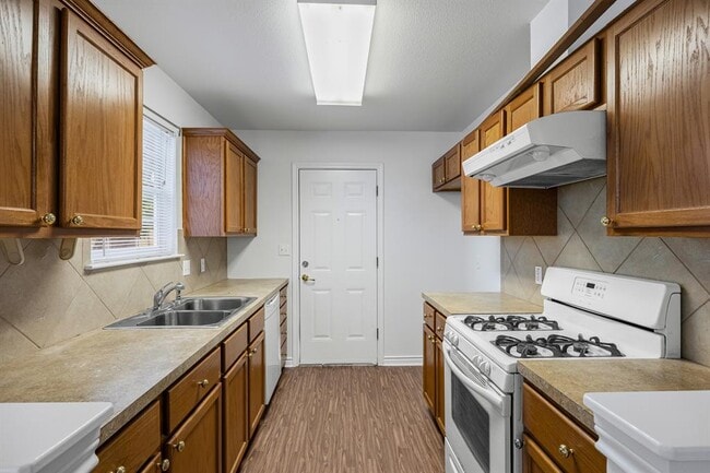 Building Photo - 6109 Club Terrace