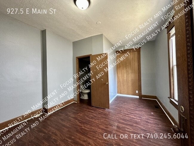 Building Photo - 927.5 E Main St