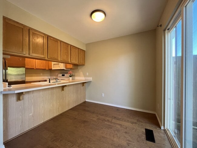 Building Photo - Spacious 3 Bedroom Home with Open Layout, Vaulted Bedrooms & Trail Access