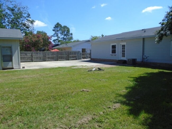 Building Photo - Village Green subdivision
