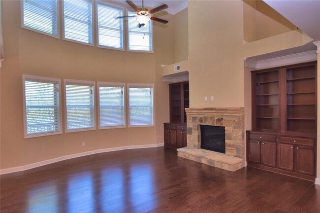 Building Photo - 930 Reserve Point Pl