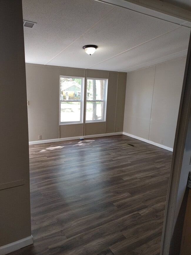 Building Photo - 30 Cambridge Dr