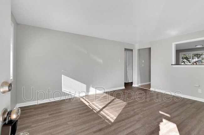 Building Photo - 1365 SE Cedar St