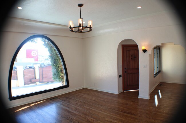 Building Photo - 3827 W Ave 42