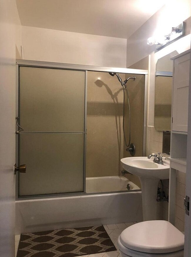 Bathroom - 331 Judah St